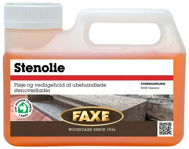 Plastflaske med FAXE Stenolie til pleje og vedligehold af ubehandlede stenoverflader, med skruelåg og hank, mærket til indendørs brug og produktinformation på dansk.
