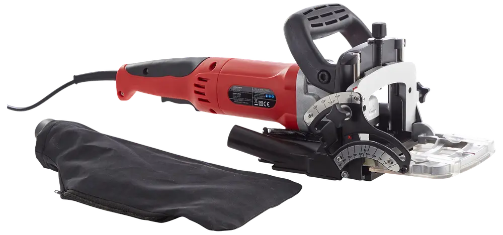 Elektrisk lamelfræser med rød og sort krop, justerbar vinkelguide, ergonomisk håndtag, støvpose og ledning. Ideel til præcise træsamlinger og nem betjening.