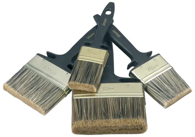Sæt med fire malerpensler med sorte plasthåndtag, metalbånd og naturbørster. Størrelser: 50mm, 70mm, 100mm og 120mm, velegnet til forskellige maleropgaver.