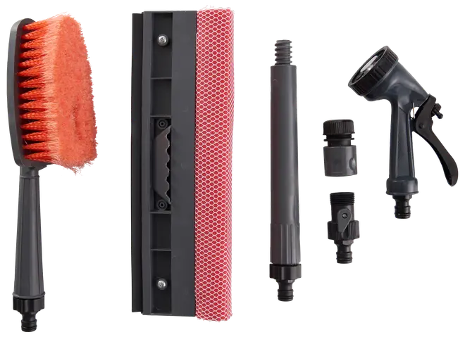 Biltvättset med orange borste, fönsterskrapa, förlängningsskaft, spraymunstycke och slangkopplingar. Passar för biltvätt och rengöring. Hållbar plast och syntetborst.