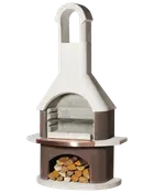 Udendørs muret grill med skorsten, buet ildkammer, metalrist, brændeopbevaring nedenunder og sidehylder. Fremstillet af beton og metal til træ eller kulgrillning.