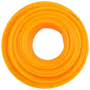 Spiralsnodd orange plastslang, flexibel och lätt, passar som trädgårdsslang eller luftslang. Slät yta, jämn färg och rund form för enkel förvaring.