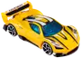 Gul leksaksracerbil med svarta och vita ränder, blåtonade fönster, stor bakspoiler och detaljerade hjul. Strömlinjeformat, aerodynamiskt utseende för lek eller samlare.