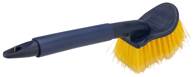 Rengöringsborste med långt mörkblått handtag och klargula borst. Ergonomiskt grepp och hål för upphängning. Passar för skrubbning av olika ytor och allmän rengöring.