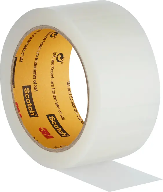 Klar pakketape, bred og gennemsigtig, med stærk klæbeevne. Inderkerne med Scotch og 3M mærkning. Velegnet til at lukke kasser og emballage sikkert.